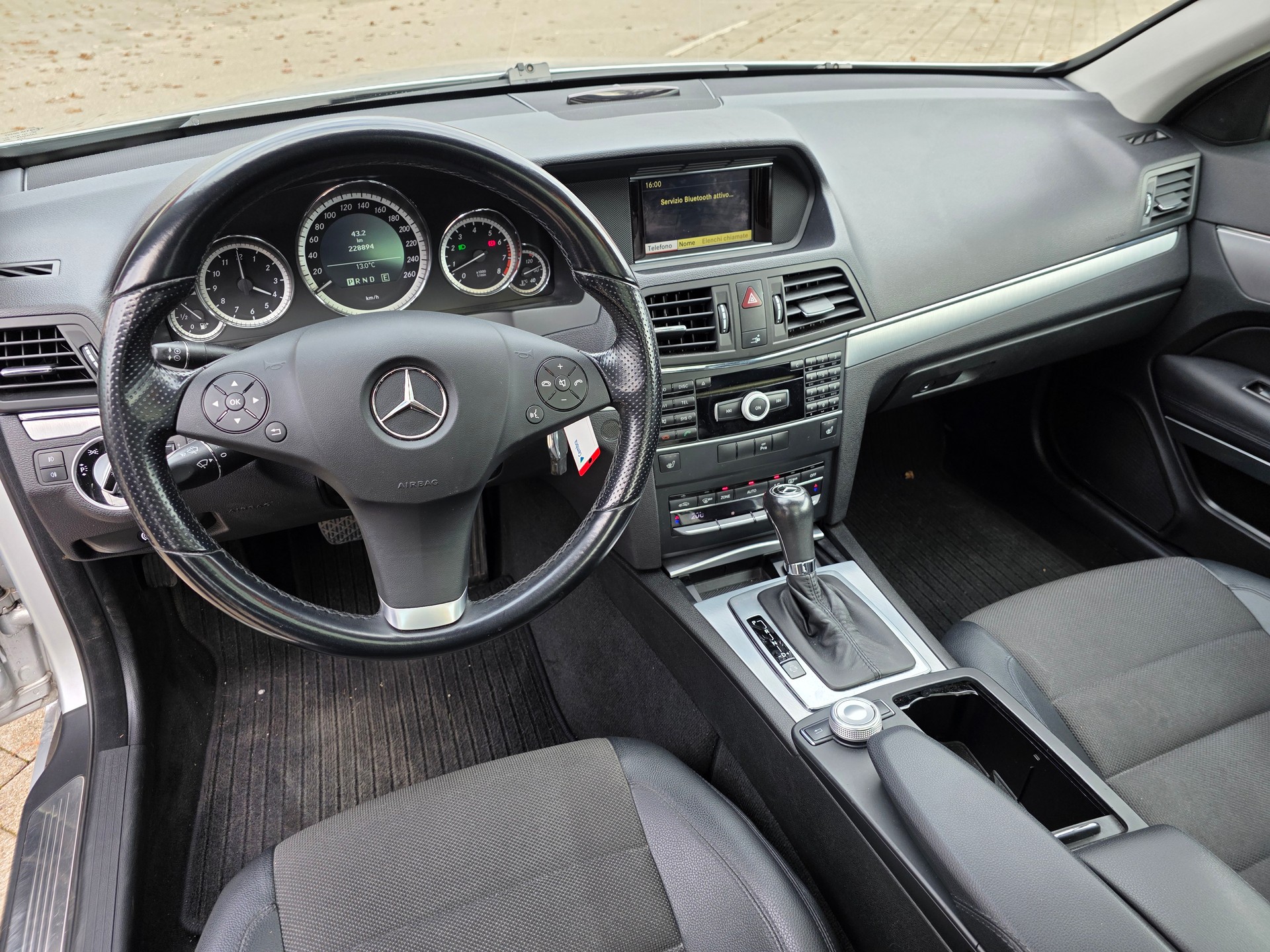 MERCEDES-BENZ E 350 CGI BlueEfficiency 7G-Tronic-image-11