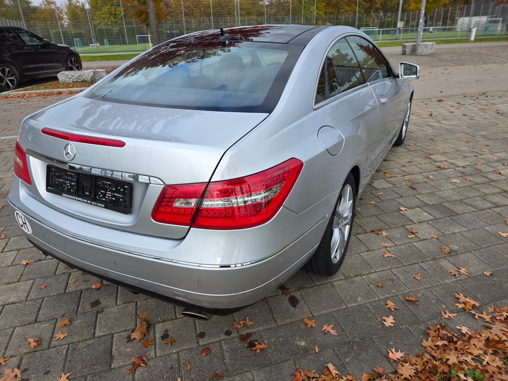 MERCEDES-BENZ E 350 CGI BlueEfficiency 7G-Tronic-image-4