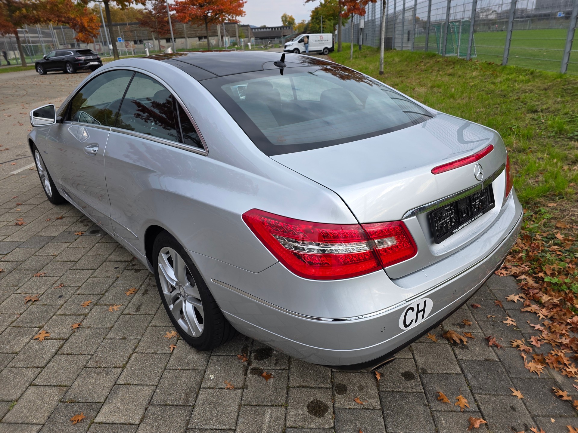 MERCEDES-BENZ E 350 CGI BlueEfficiency 7G-Tronic-showroom-element-3