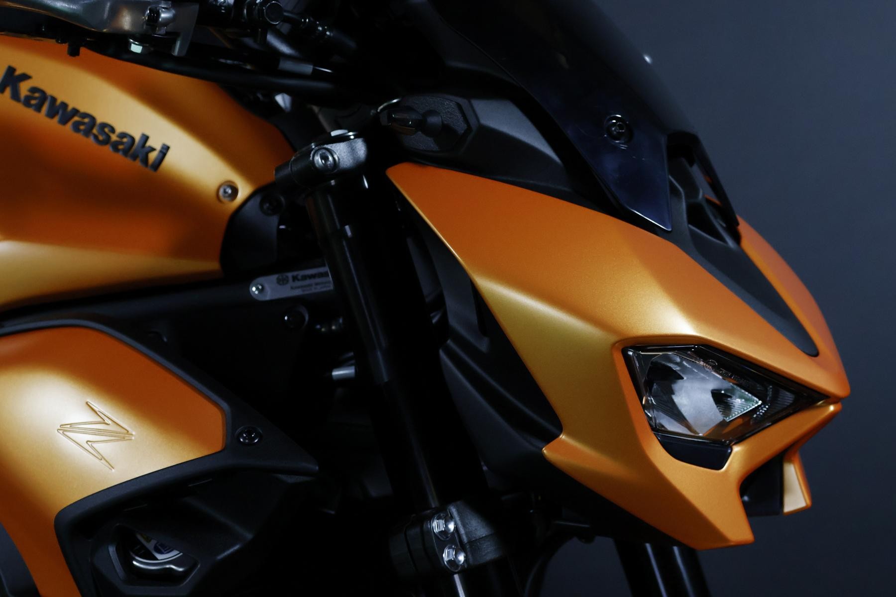 KAWASAKI Z 900 (91/70/35 KW) *Electric Orange* Level 3-image-3