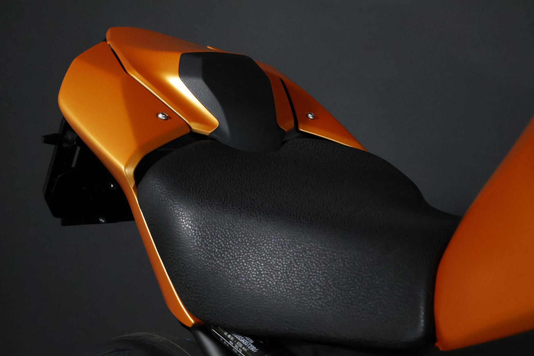 KAWASAKI Z 900 (91/70/35 KW) *Electric Orange* Level 3-image-6