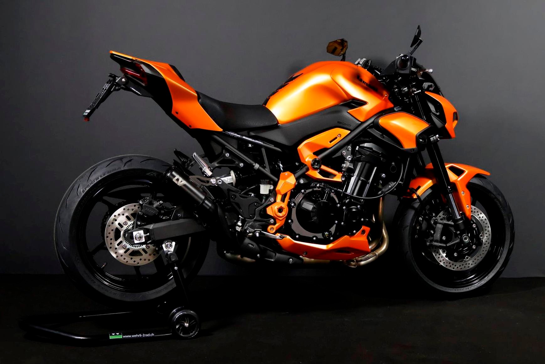 KAWASAKI Z 900 (91/70/35 KW) *Electric Orange* Level 3-image-10
