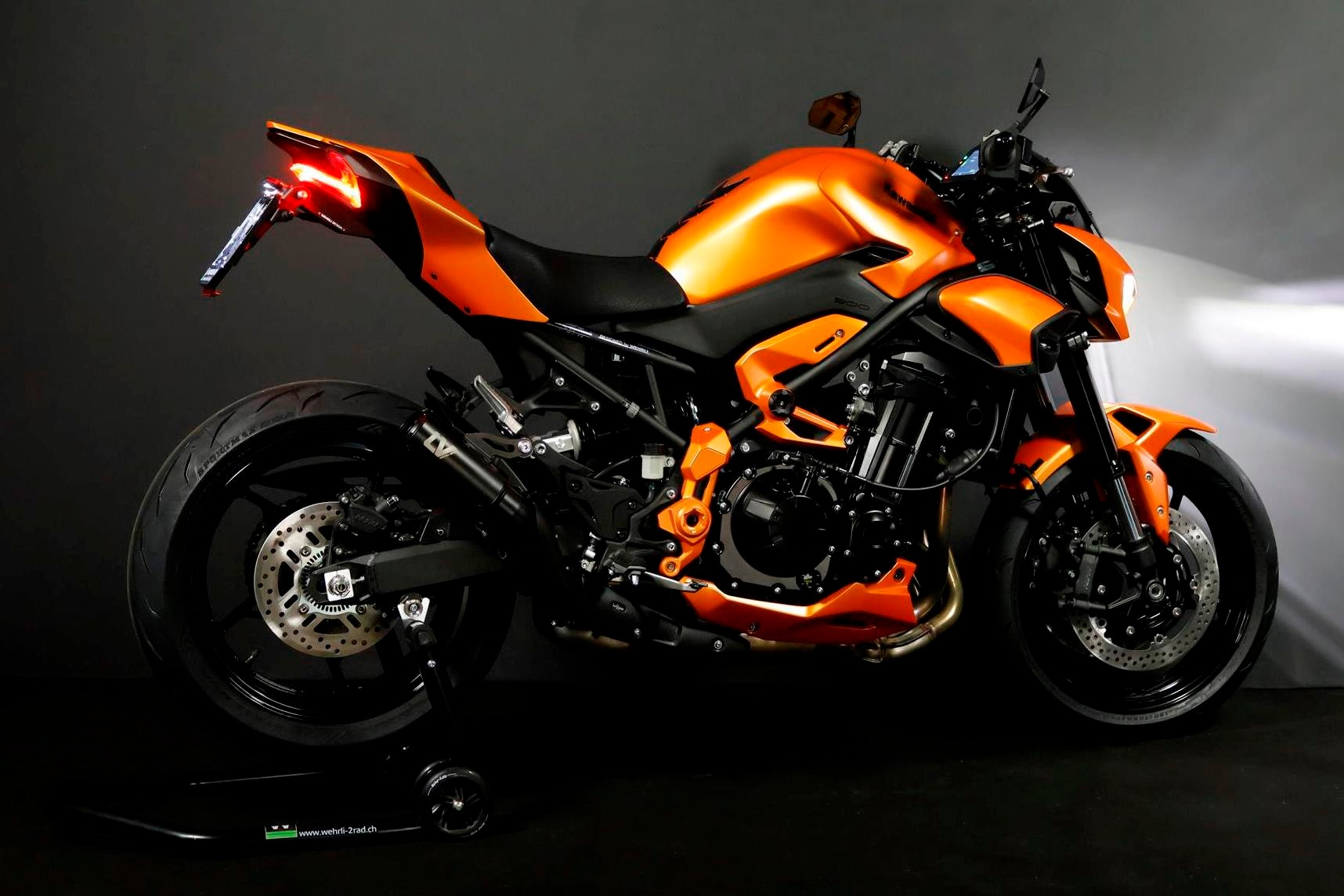 KAWASAKI Z 900 (91/70/35 KW) *Electric Orange* Level 3-image-11