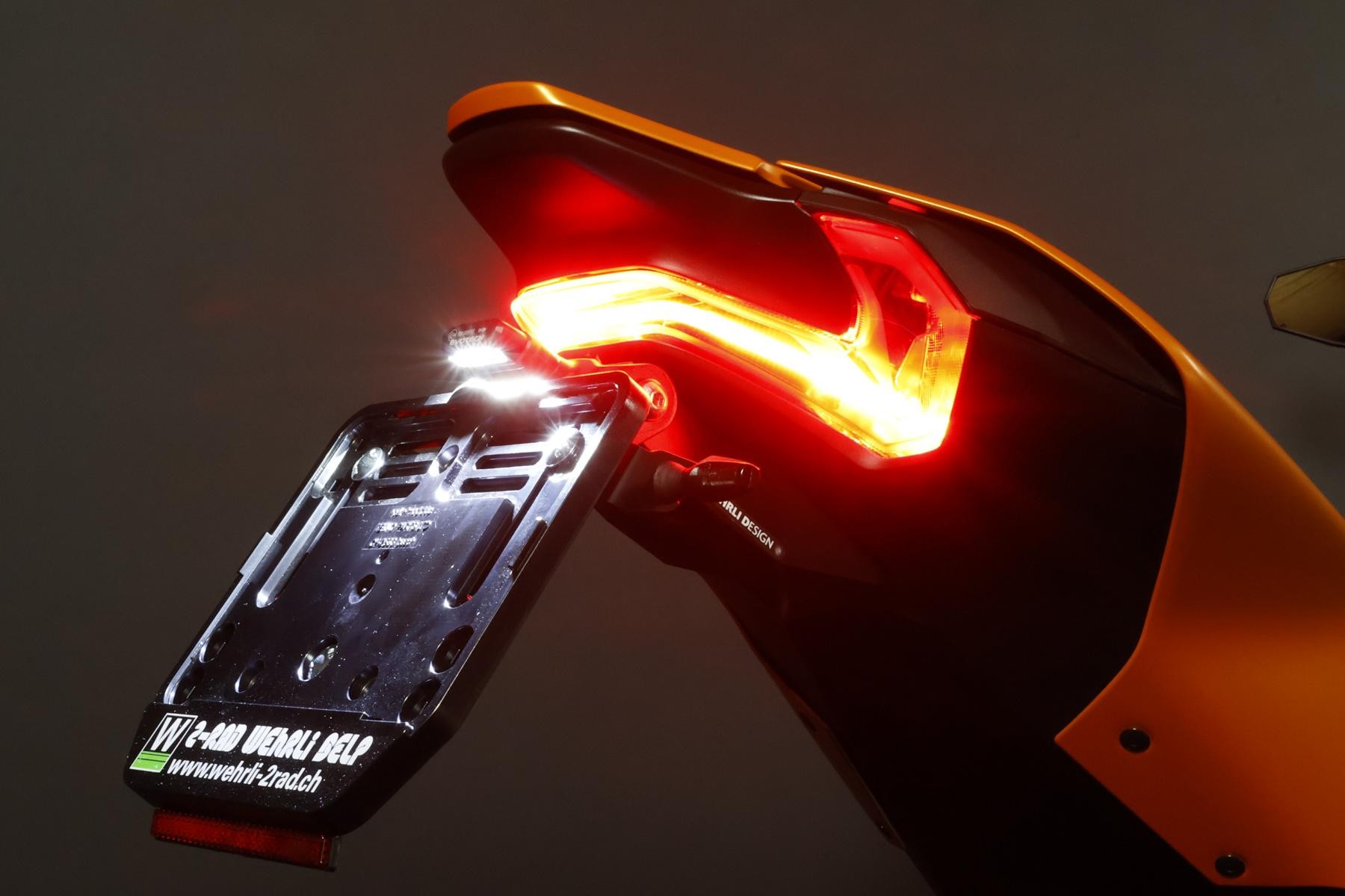 KAWASAKI Z 900 (91/70/35 KW) *Electric Orange* Level 3-image-9