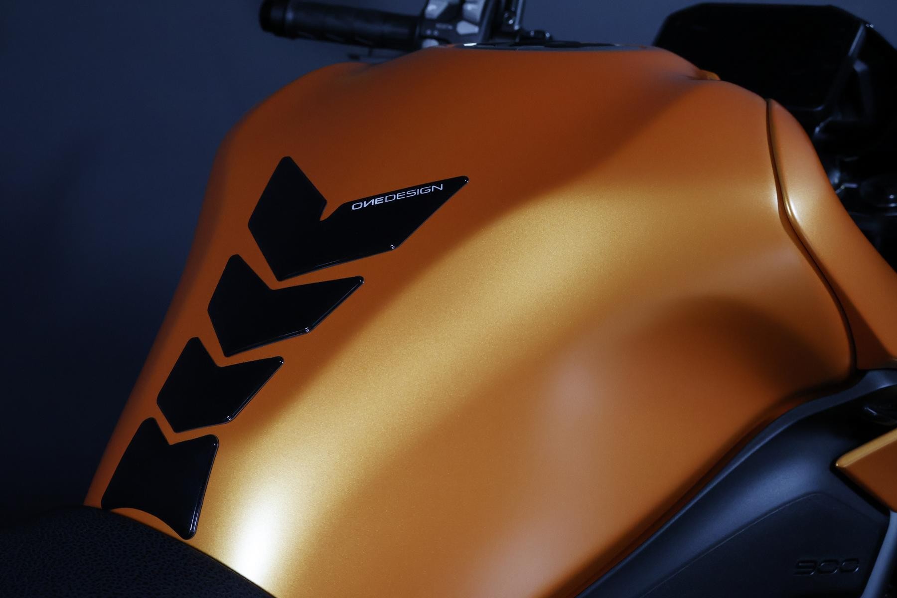 KAWASAKI Z 900 (91/70/35 KW) *Electric Orange* Level 3-image-7