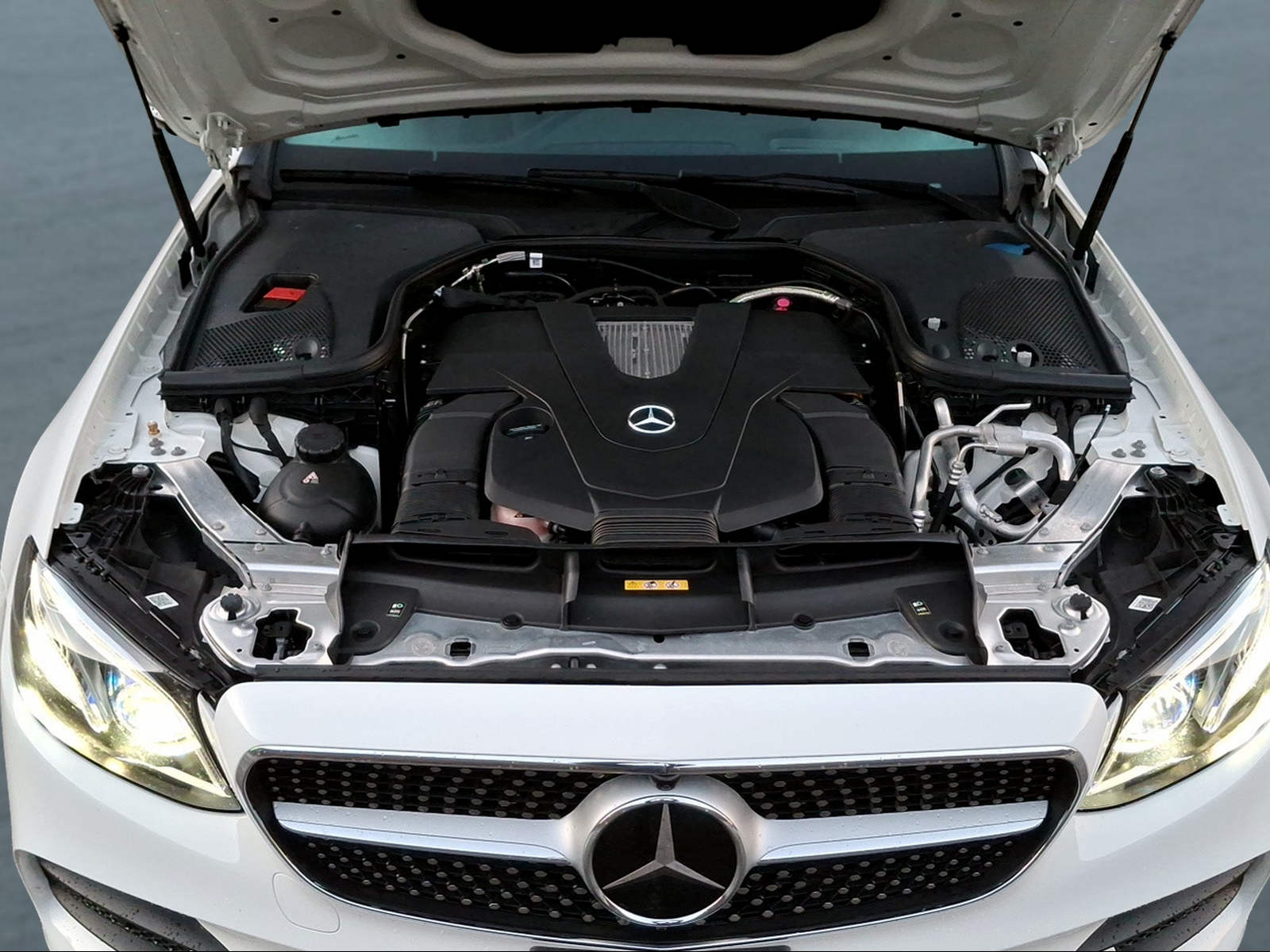 MERCEDES-BENZ E 450 Cabriolet AMG Line 4 Matic 9G-Tronic-image-13