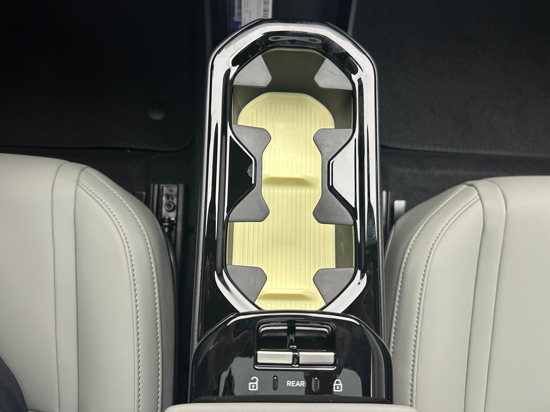 VOLVO EX30 E60 Twin Ultra Performance AWD-image-11