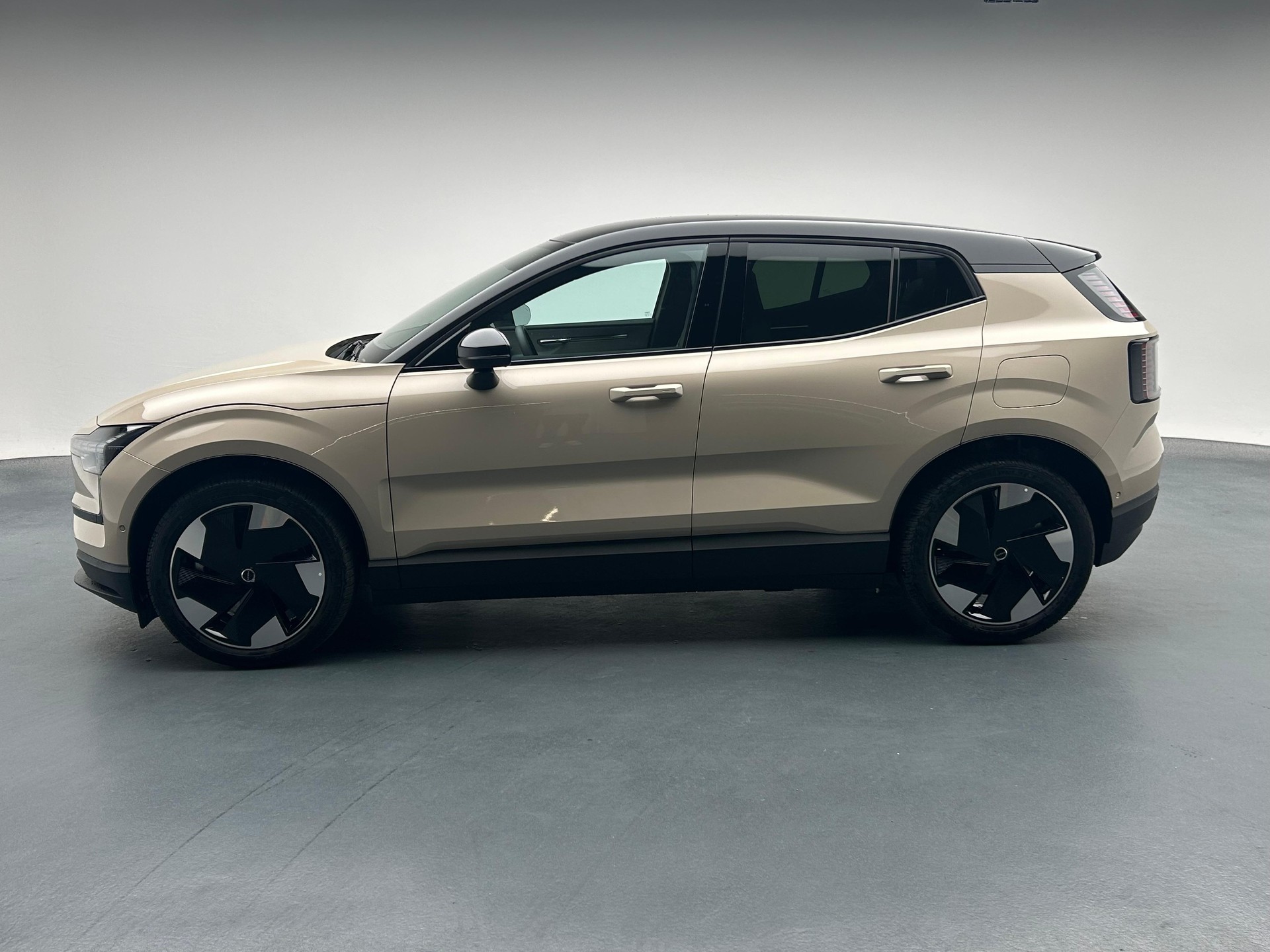 VOLVO EX30 E60 Twin Ultra Performance AWD-showroom-element-3