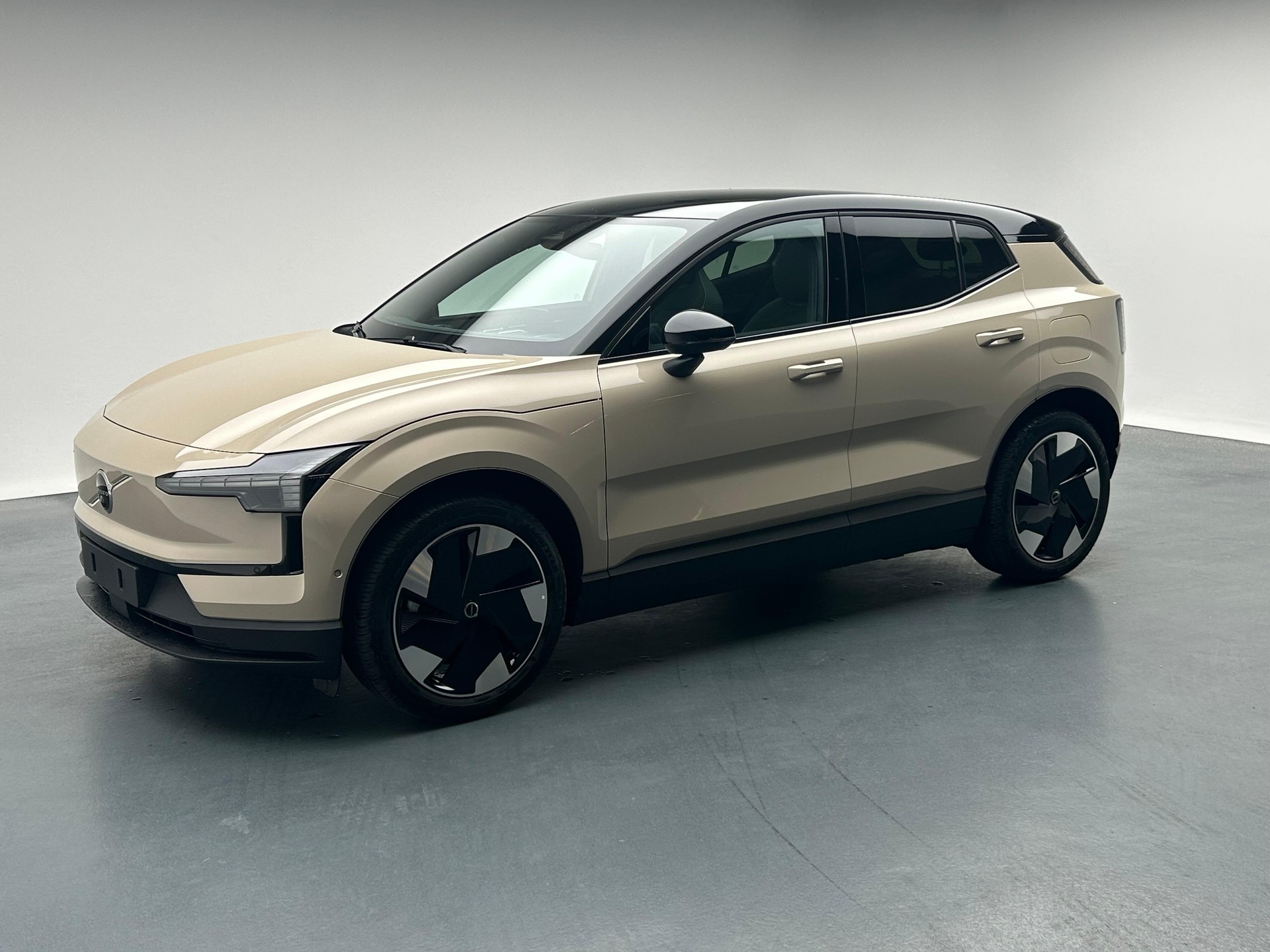 VOLVO EX30 E60 Twin Ultra Performance AWD-showroom-element-1