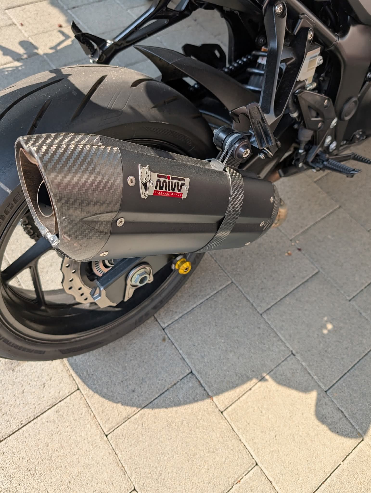 SUZUKI GSX-S 750 ABS-image-2