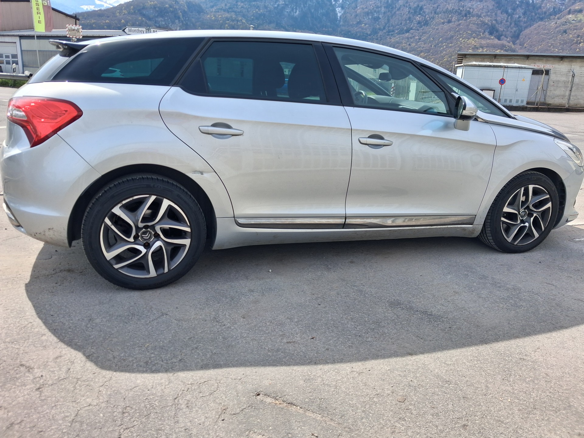 DS AUTOMOBILES DS5 2.0 HDi Chic Automatic-image-3