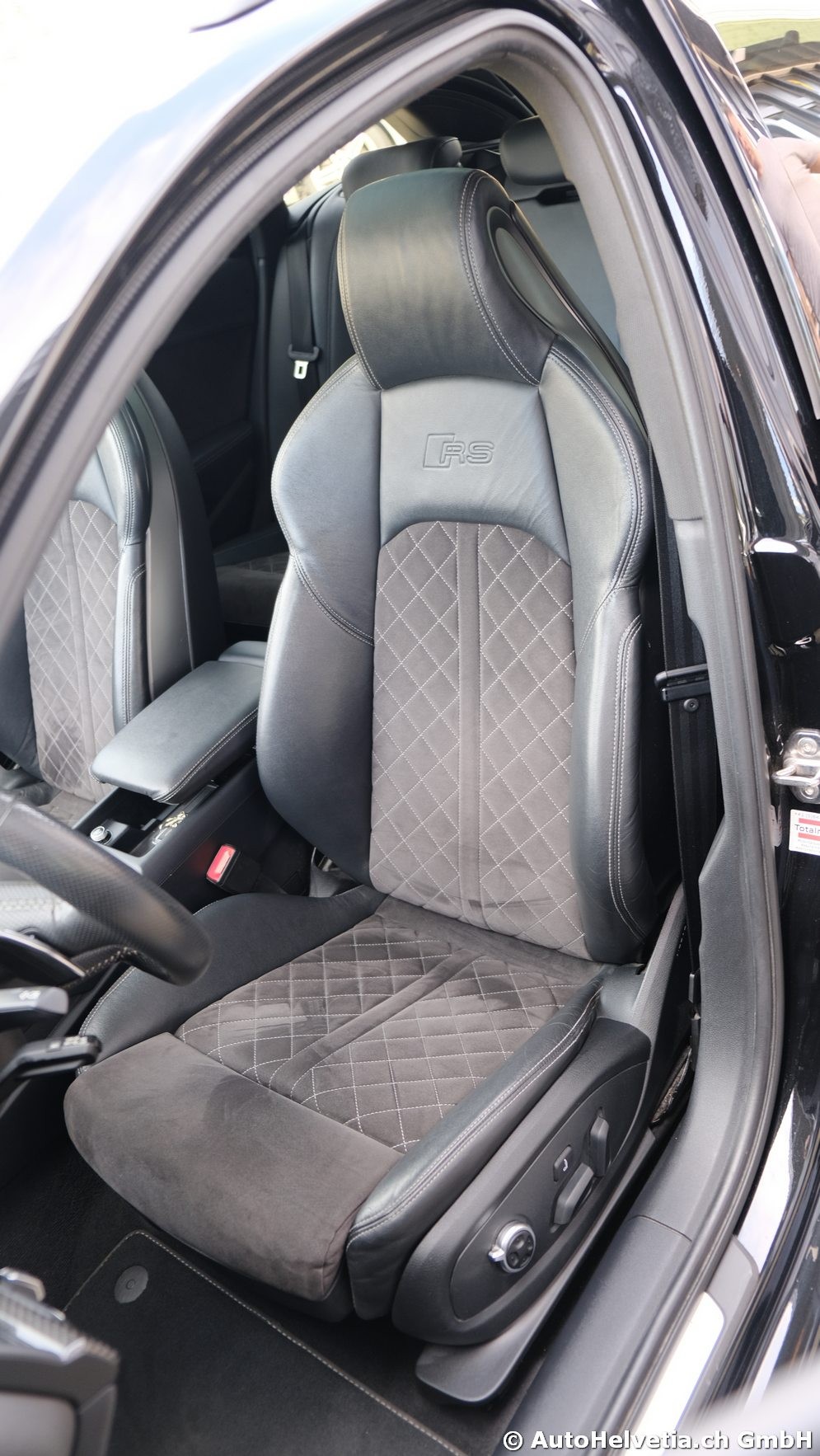 AUDI RS4 Avant 2.9 TFSI quattro tiptronic-image-16