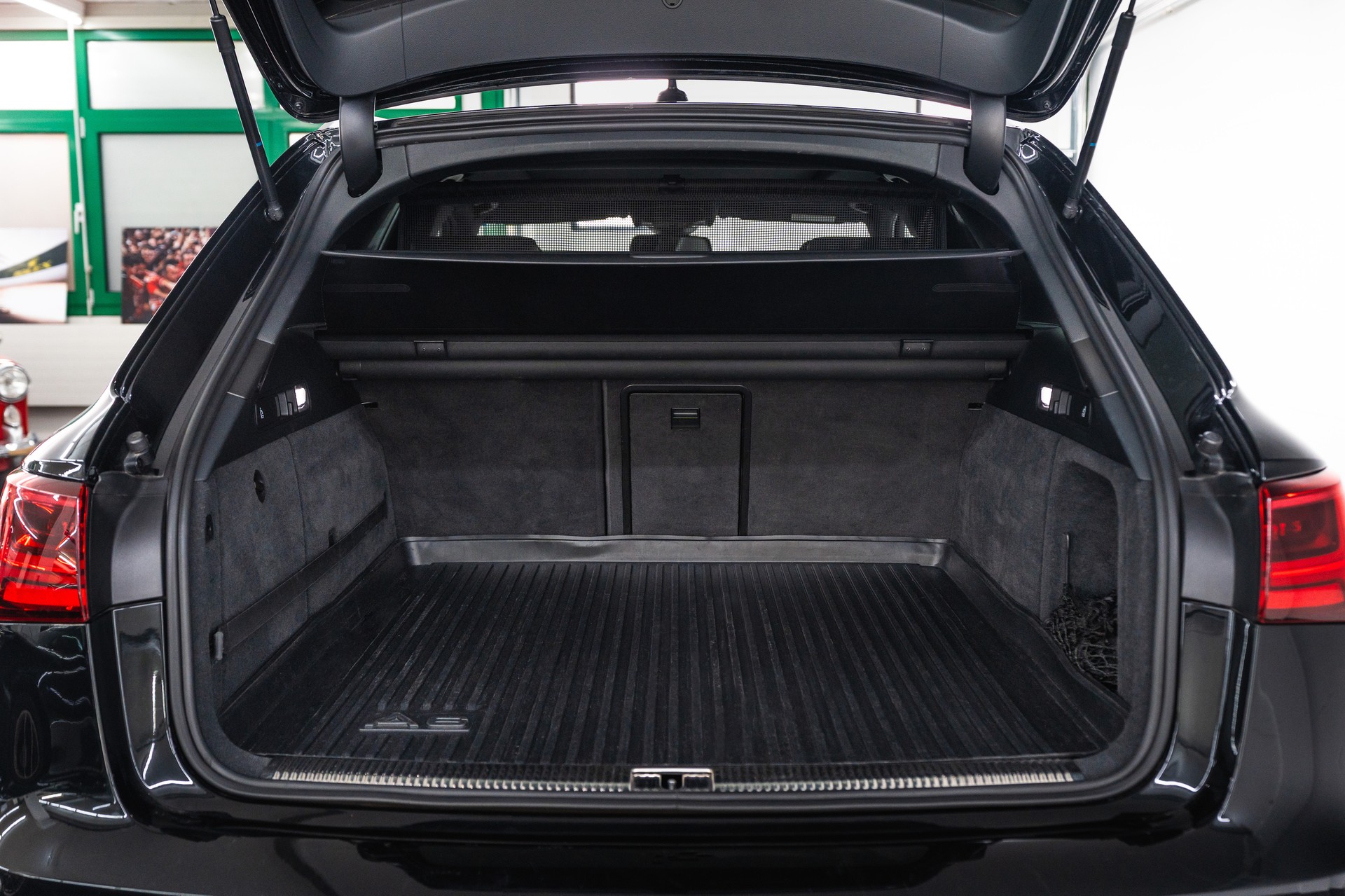 AUDI Audi RS6 Performance-image-18