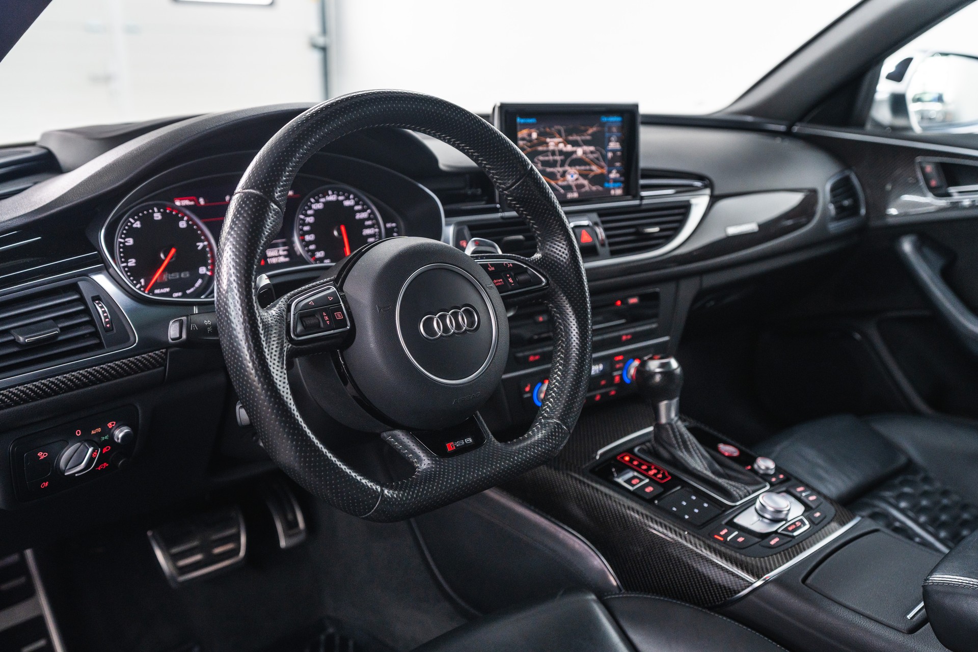 AUDI Audi RS6 Performance-image-7
