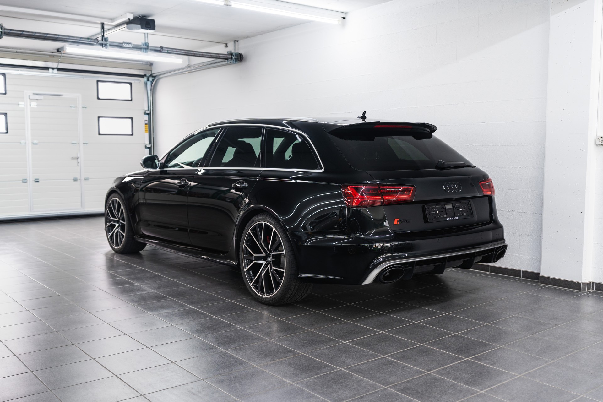 AUDI Audi RS6 Performance-image-4