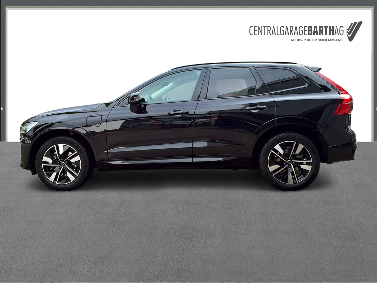 VOLVO XC60 2.0 T6 TE Plus Dark eAWD-showroom-element-3