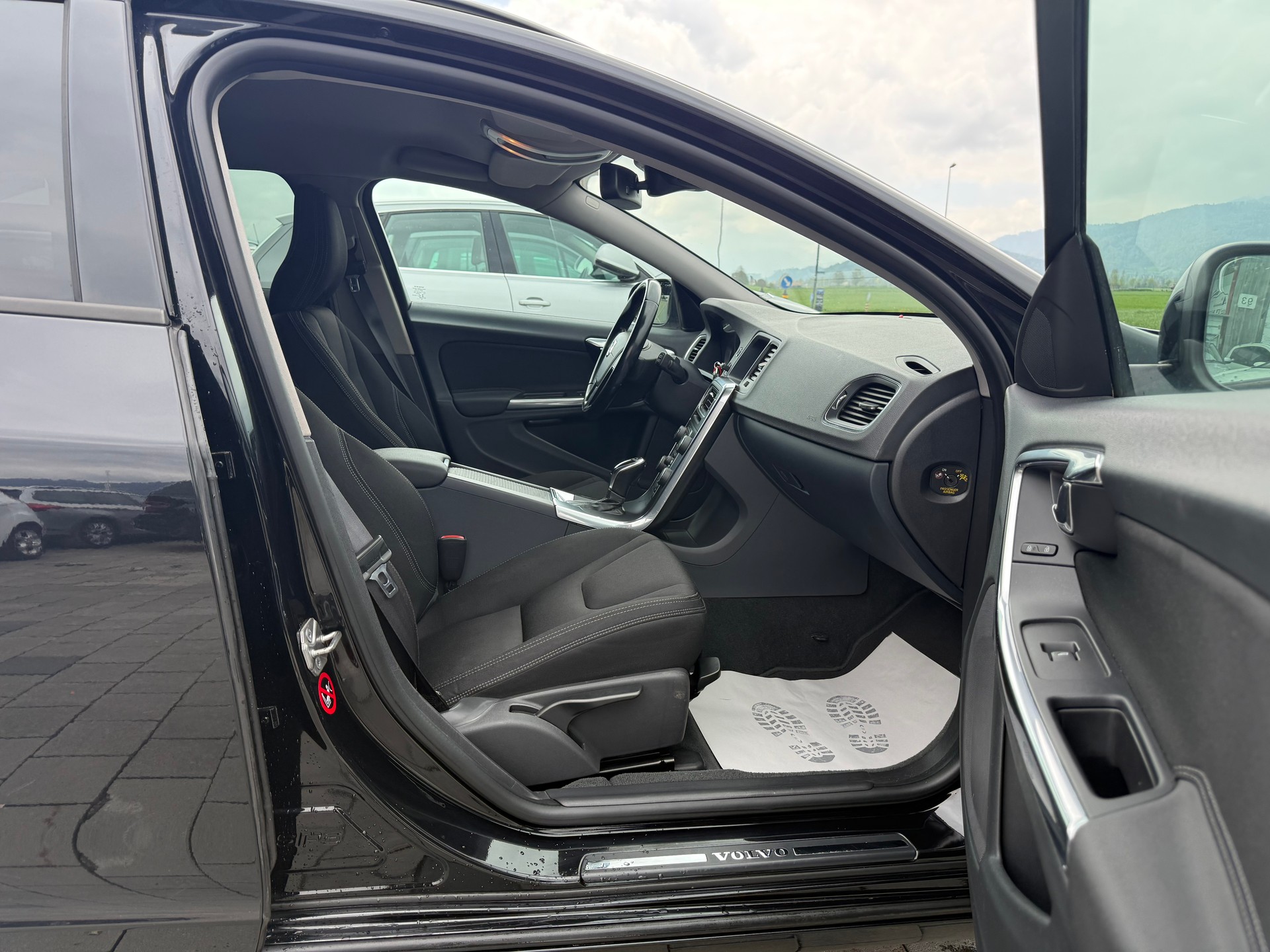 VOLVO V60 D4 AWD Family Edition Geartronic-image-9