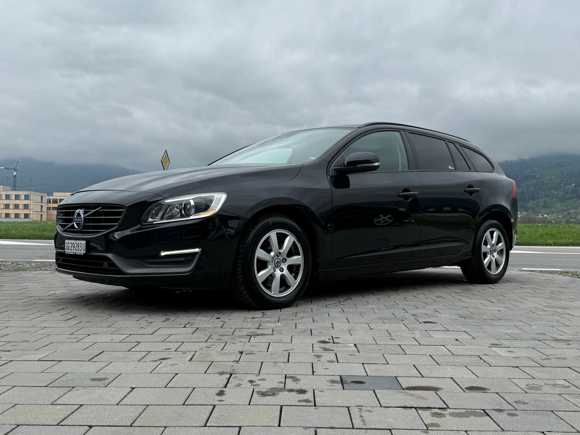 VOLVO V60 D4 AWD Family Edition Geartronic