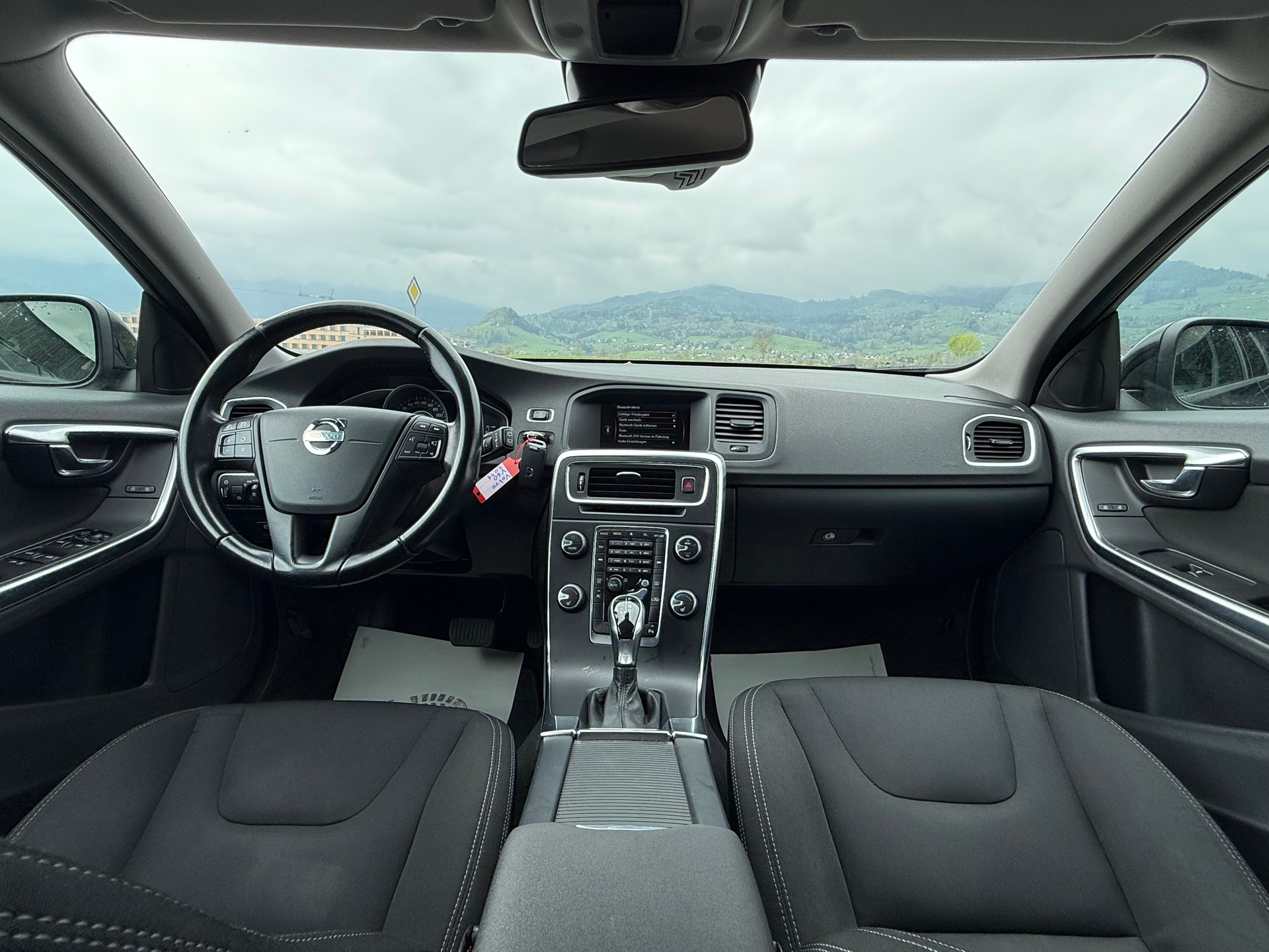 VOLVO V60 D4 AWD Family Edition Geartronic-image-8