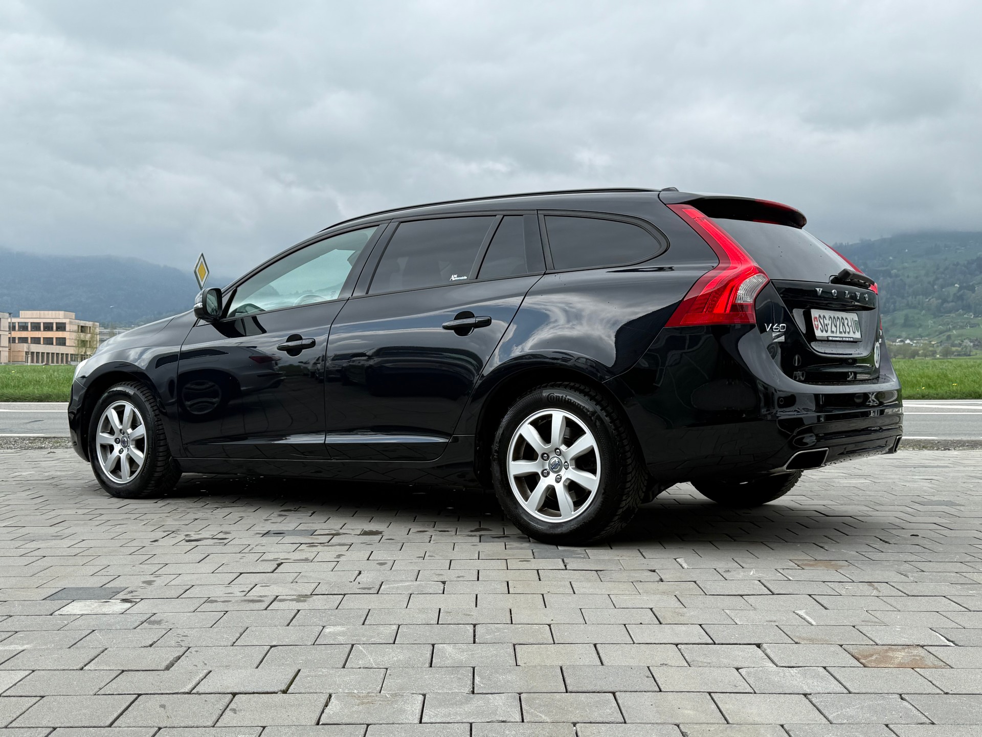 VOLVO V60 D4 AWD Family Edition Geartronic-image-6