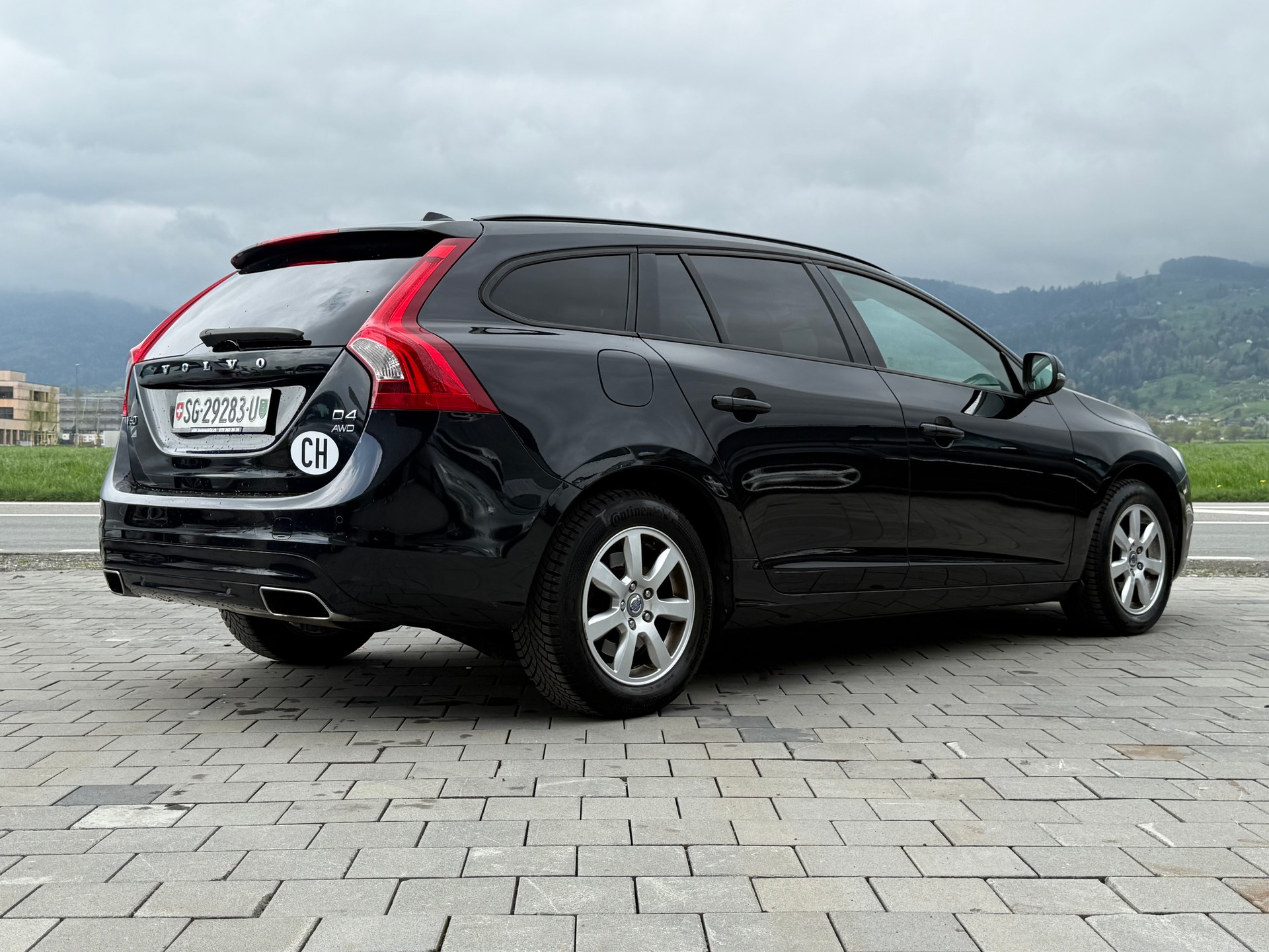 VOLVO V60 D4 AWD Family Edition Geartronic-image-3