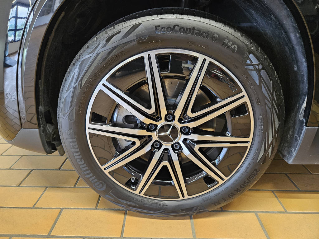 MERCEDES-BENZ EQA 350 4Matic AMG Line Swiss Star-image-11