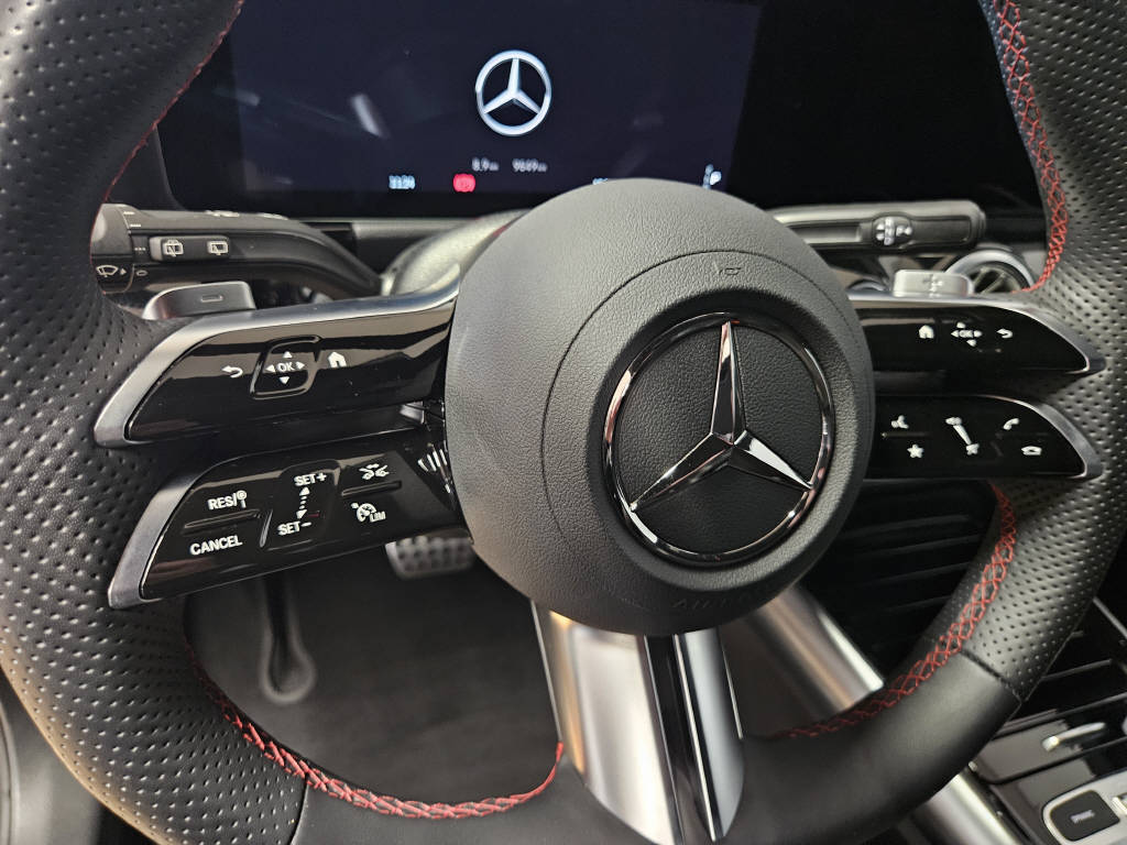 MERCEDES-BENZ EQA 350 4Matic AMG Line Swiss Star-image-8