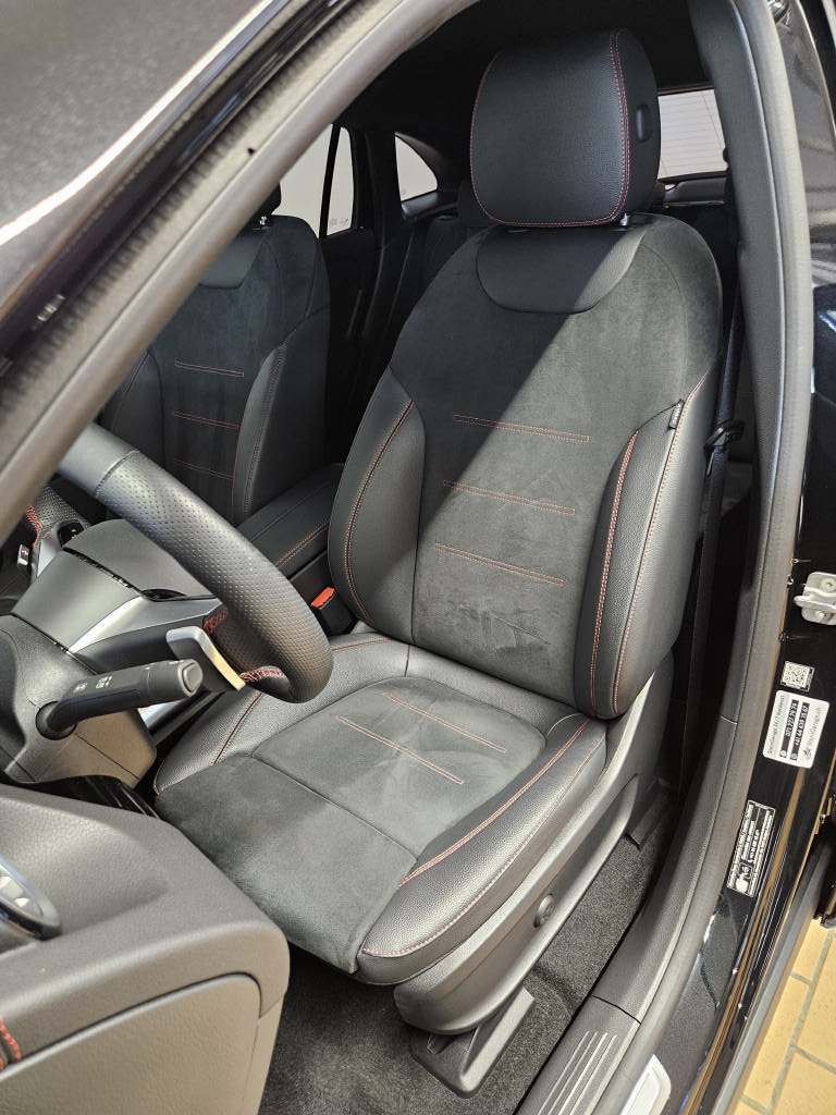 MERCEDES-BENZ EQA 350 4Matic AMG Line Swiss Star-image-13