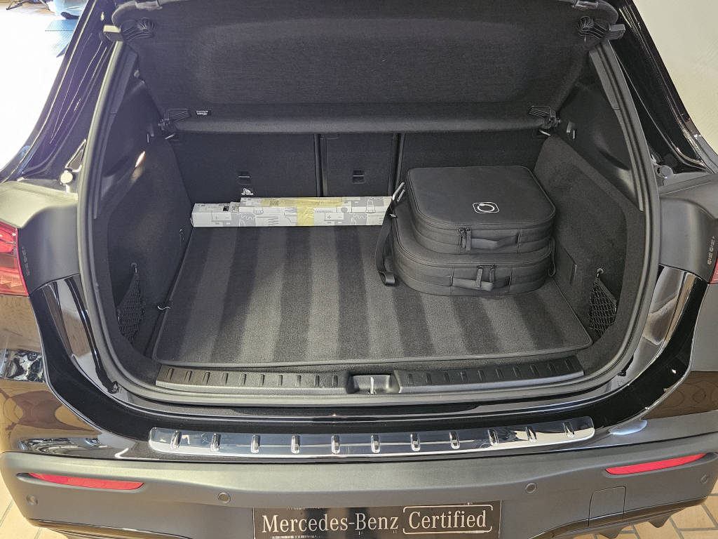 MERCEDES-BENZ EQA 350 4Matic AMG Line Swiss Star-showroom-element-3