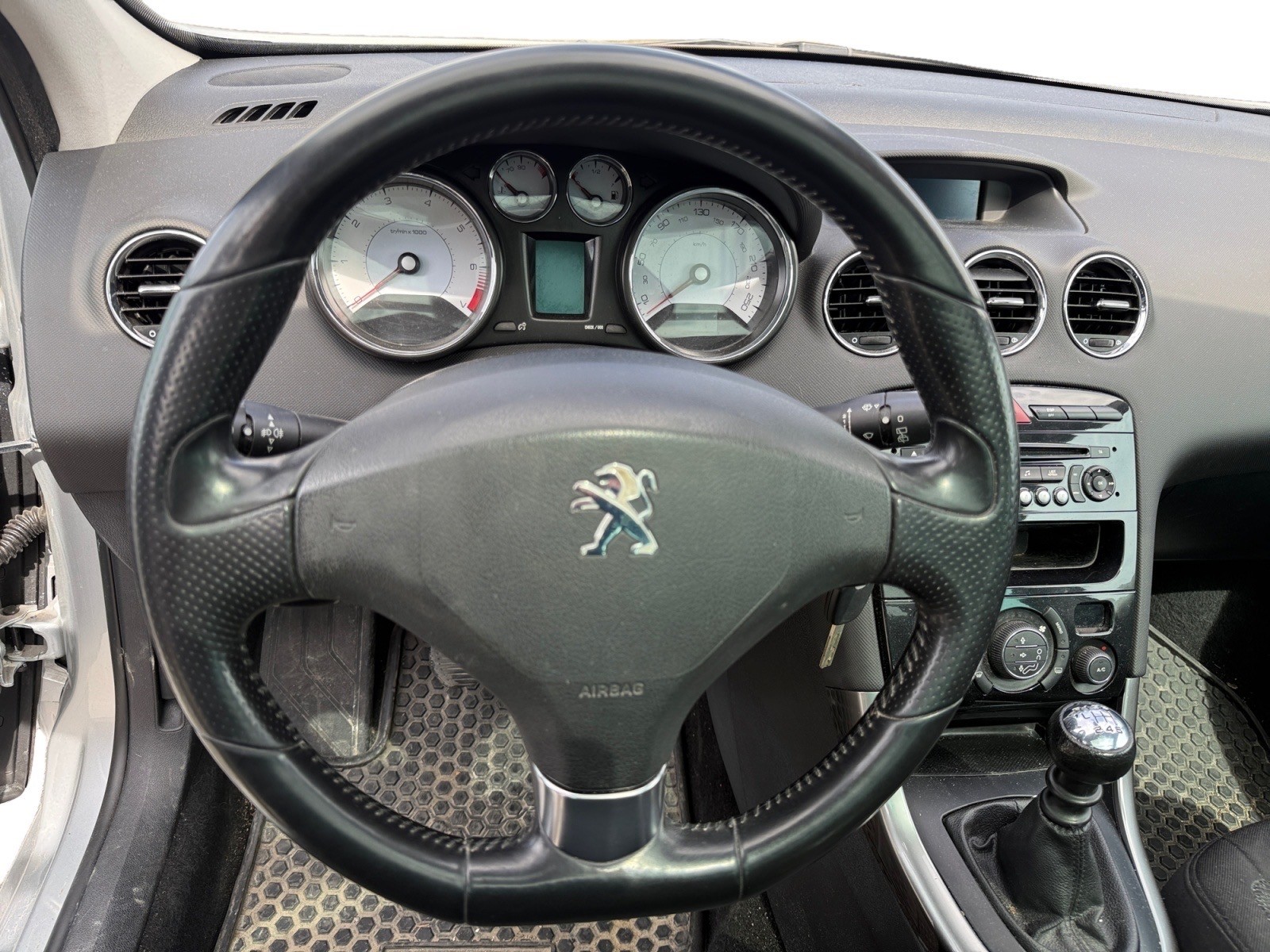 PEUGEOT 308 SW 1.6 16V Turbo Family-image-10