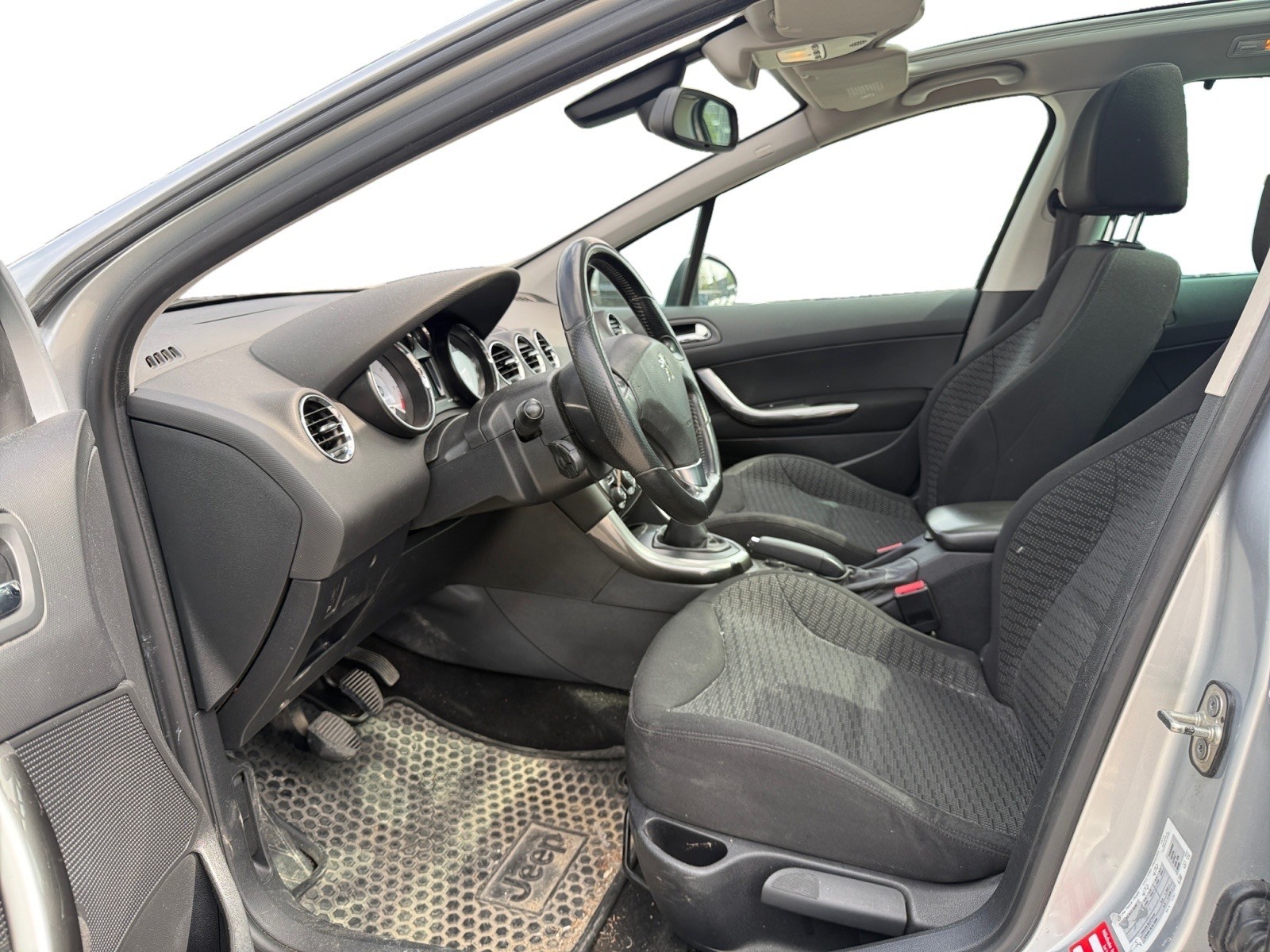PEUGEOT 308 SW 1.6 16V Turbo Family-image-8