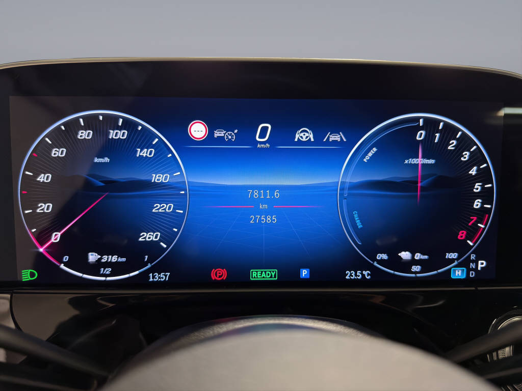 MERCEDES-BENZ E 300 e AMG Line 4matic-image-11