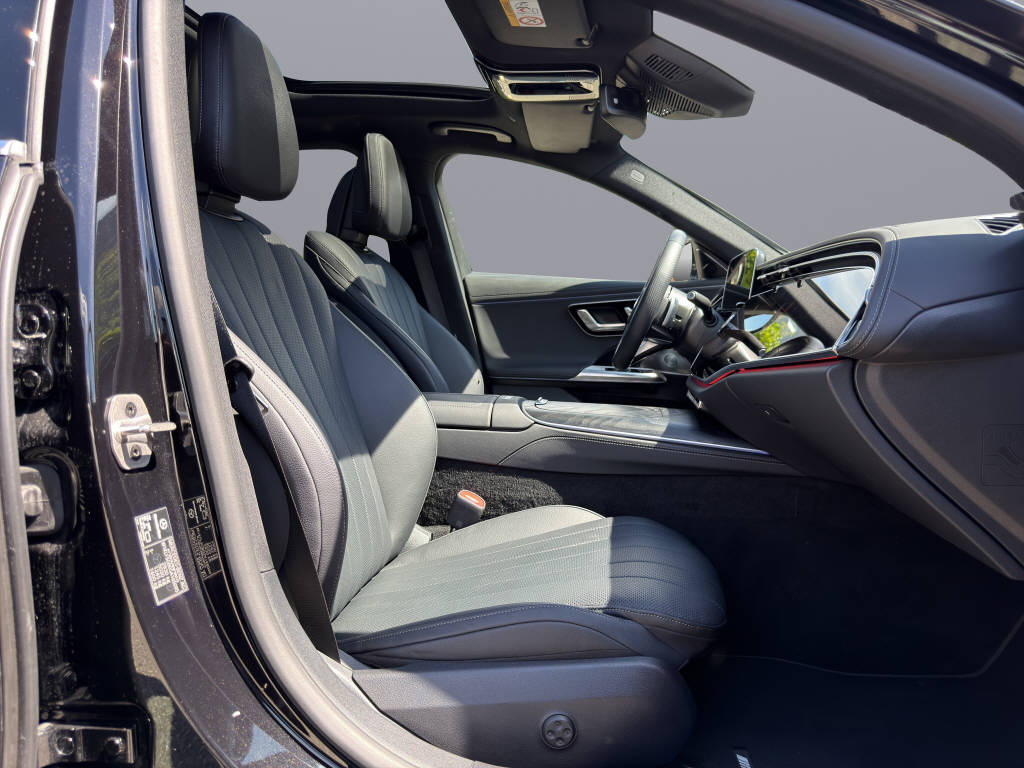 MERCEDES-BENZ E 300 e AMG Line 4matic-image-15