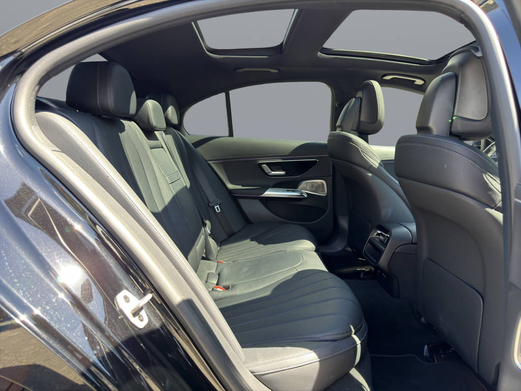 MERCEDES-BENZ E 300 e AMG Line 4matic-image-14