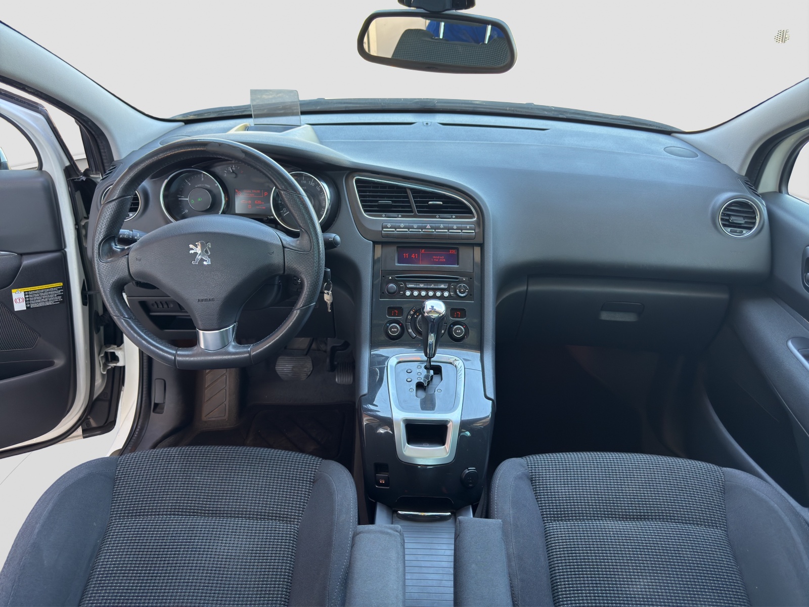 PEUGEOT 5008 2.0 HDI Allure Automatic-image-12