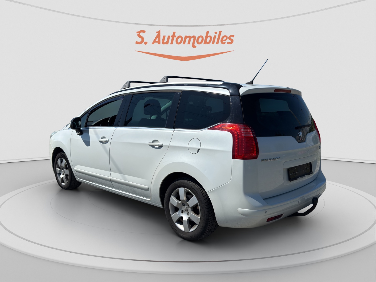 PEUGEOT 5008 2.0 HDI Allure Automatic-image-2