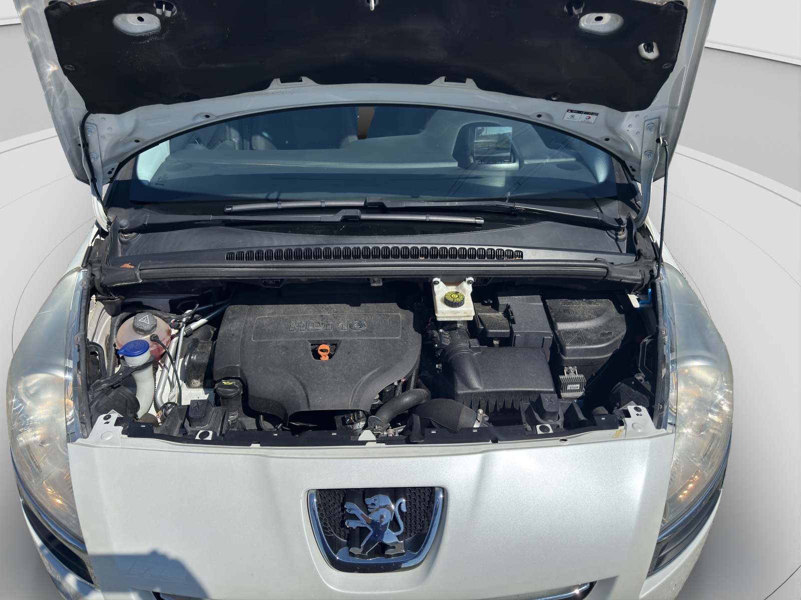 PEUGEOT 5008 2.0 HDI Allure Automatic-image-10