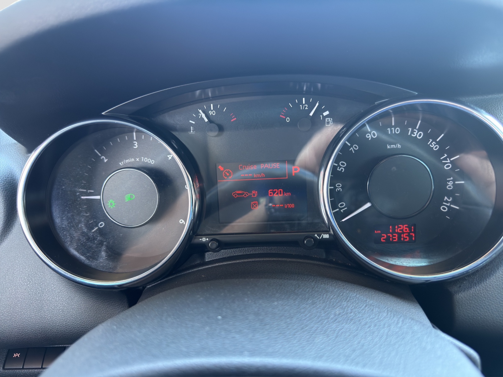 PEUGEOT 5008 2.0 HDI Allure Automatic-image-9