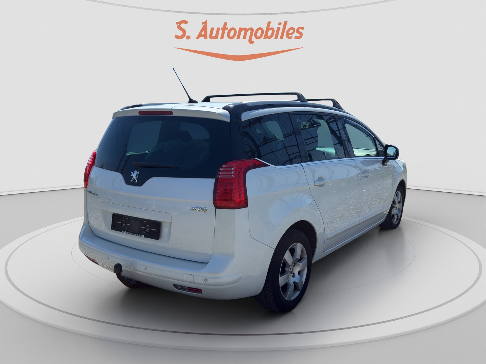 PEUGEOT 5008 2.0 HDI Allure Automatic-image-4