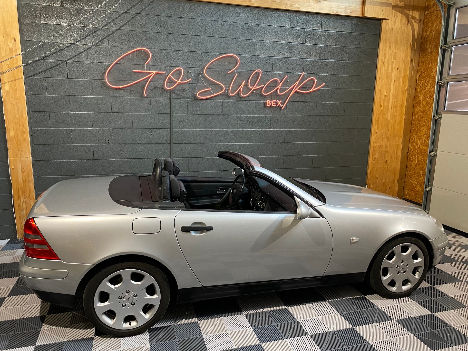 MERCEDES-BENZ SLK 200-showroom-element-2
