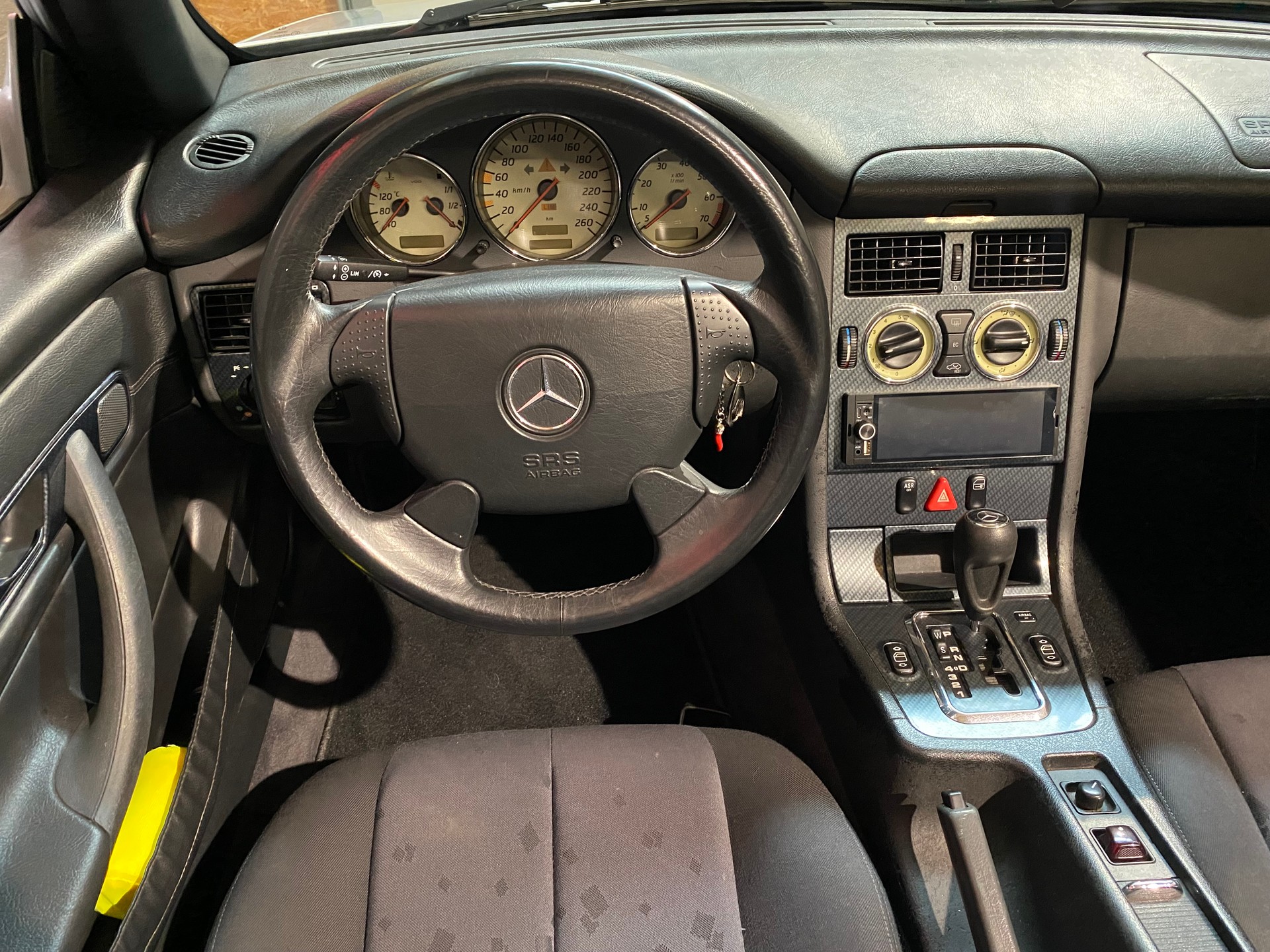MERCEDES-BENZ SLK 200-image-16