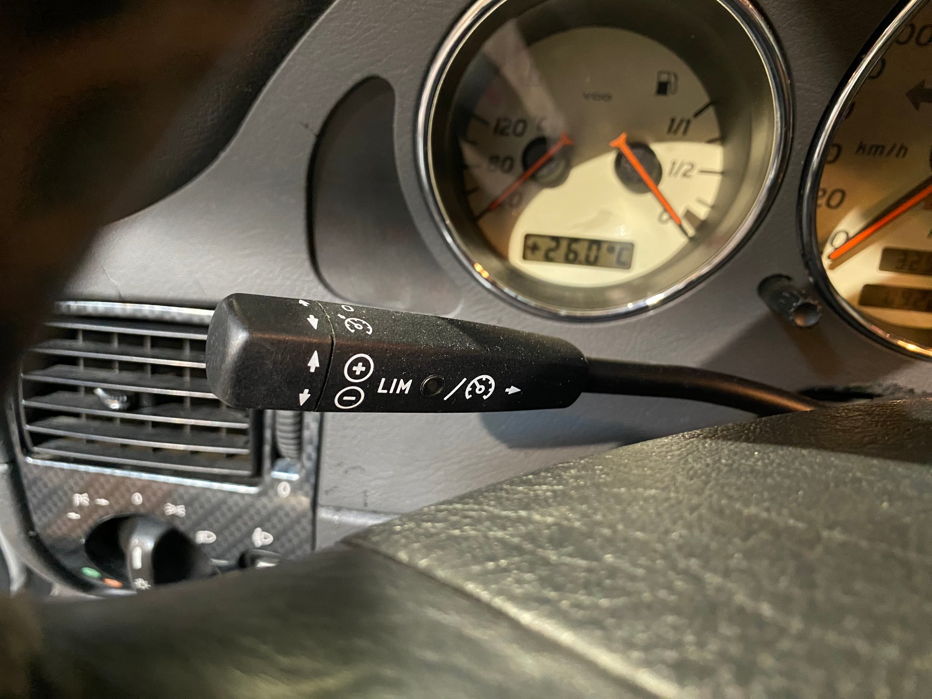 MERCEDES-BENZ SLK 200-image-17