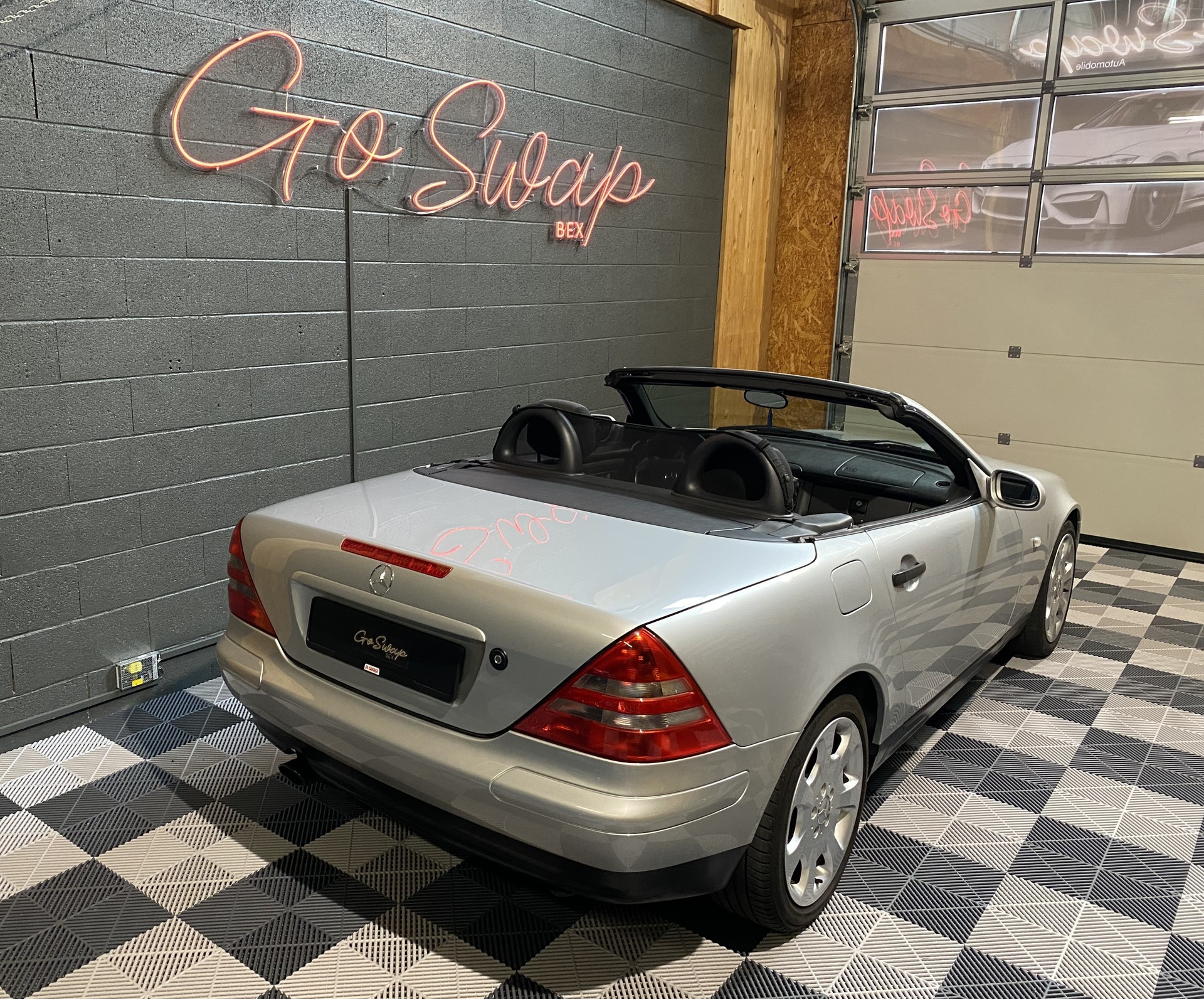 MERCEDES-BENZ SLK 200-showroom-element-3