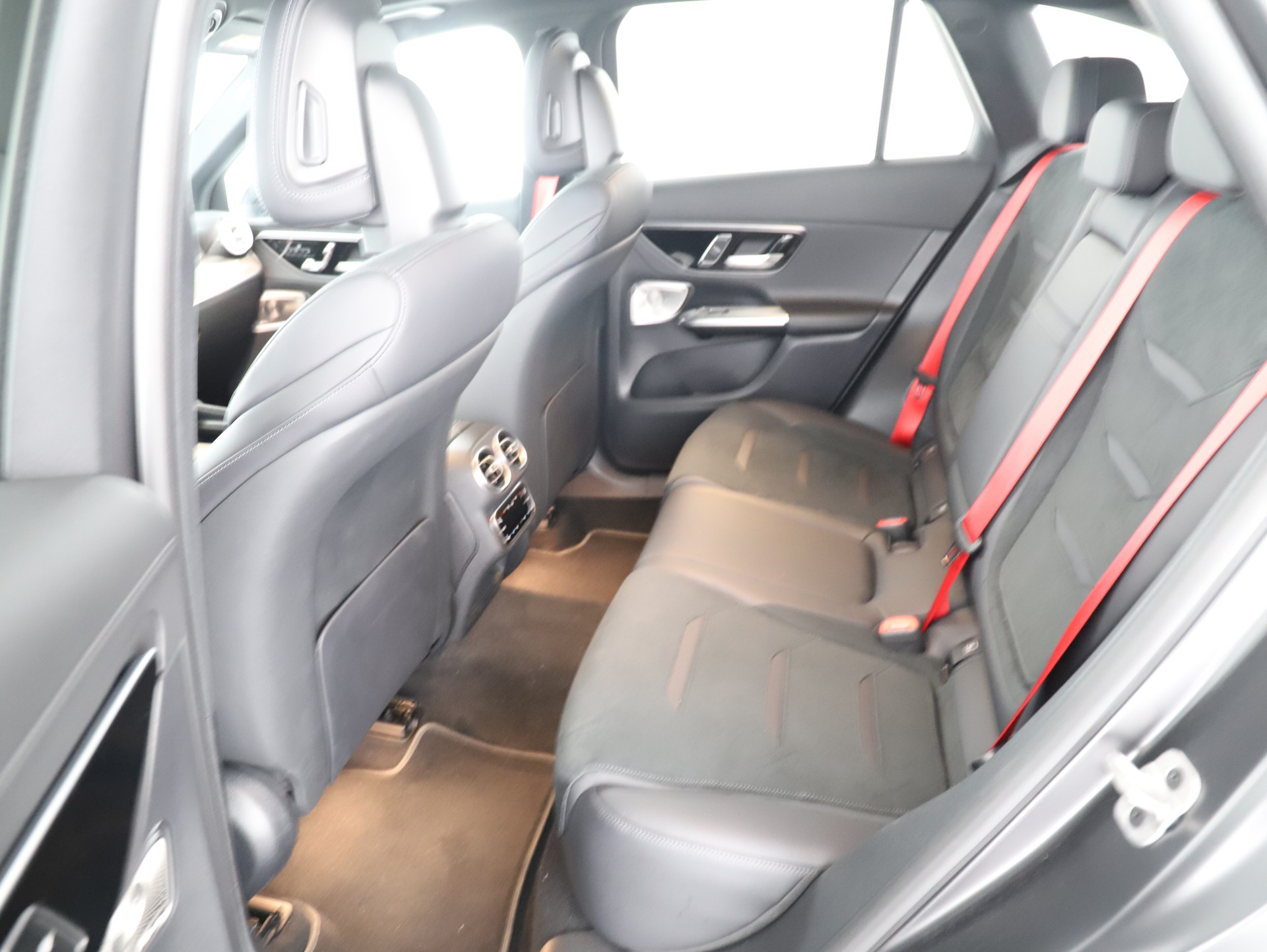 MERCEDES-BENZ GLC AMG 63 S e Perf. Exe.-image-12