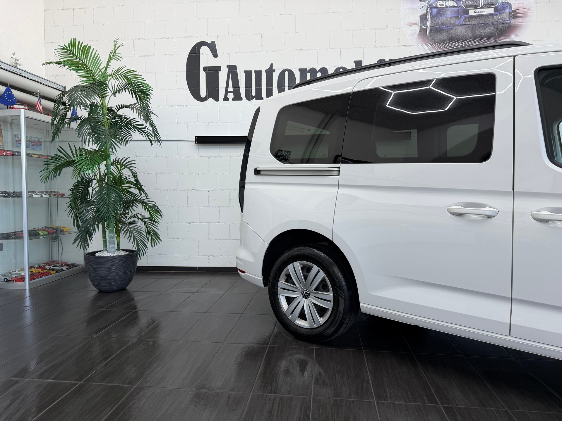 VW Caddy 2.0 TDI Life⭐️-showroom-element-3