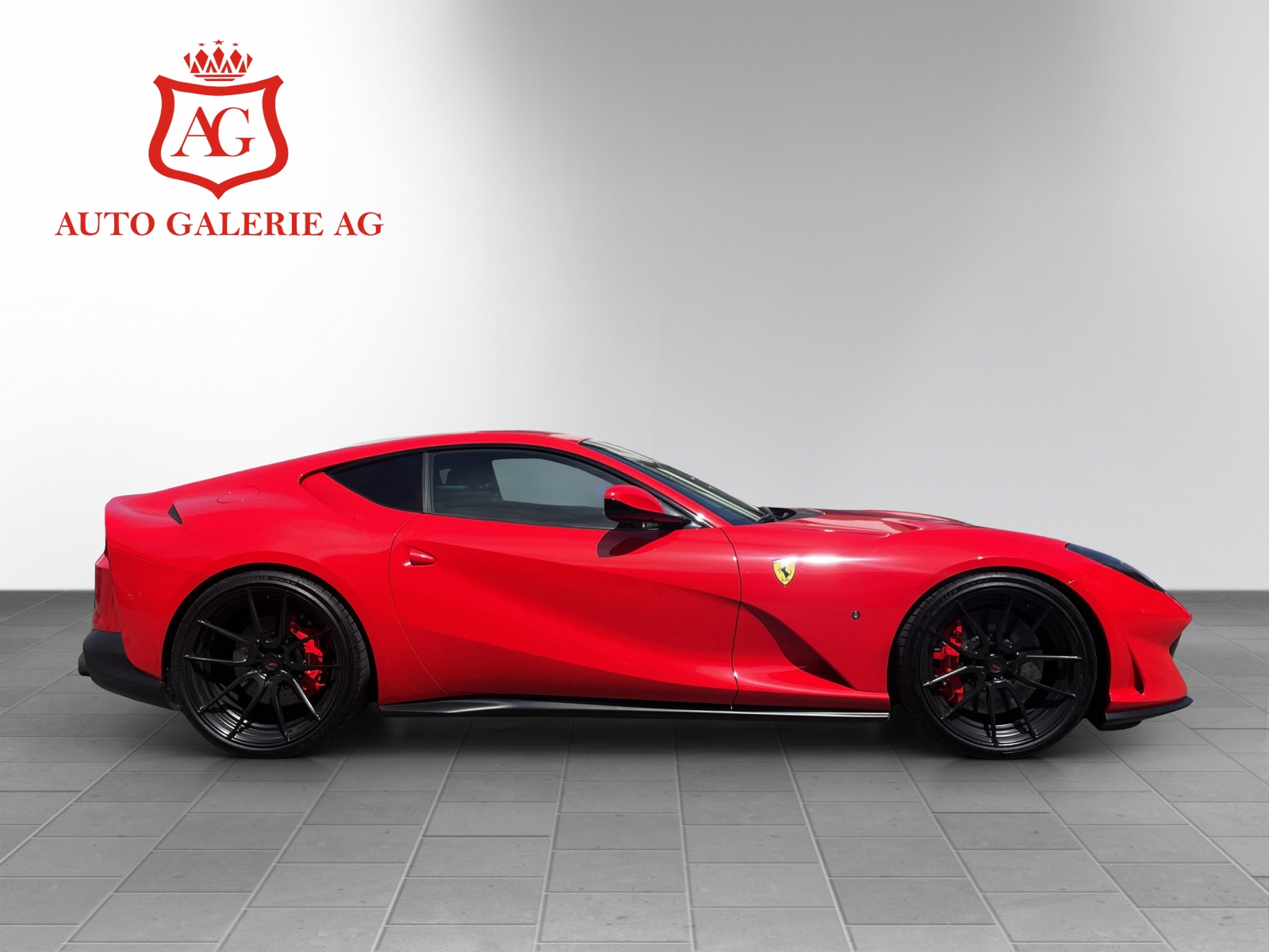 FERRARI 812 Superfast-showroom-element-3