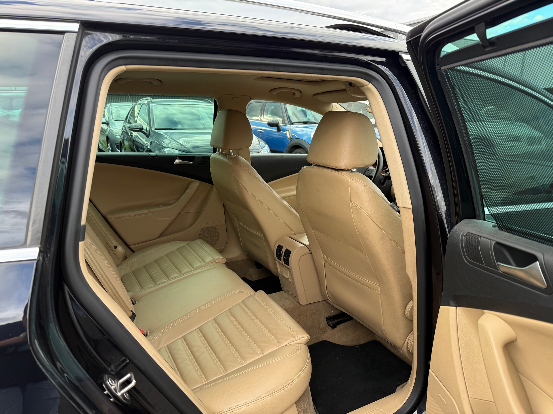 VW Passat Variant 3.2 V6 FSI Highline 4Motion / Ab MFK / AHK 2200kg / Rückfahrkamera / Navi / Schiebedach-image-12