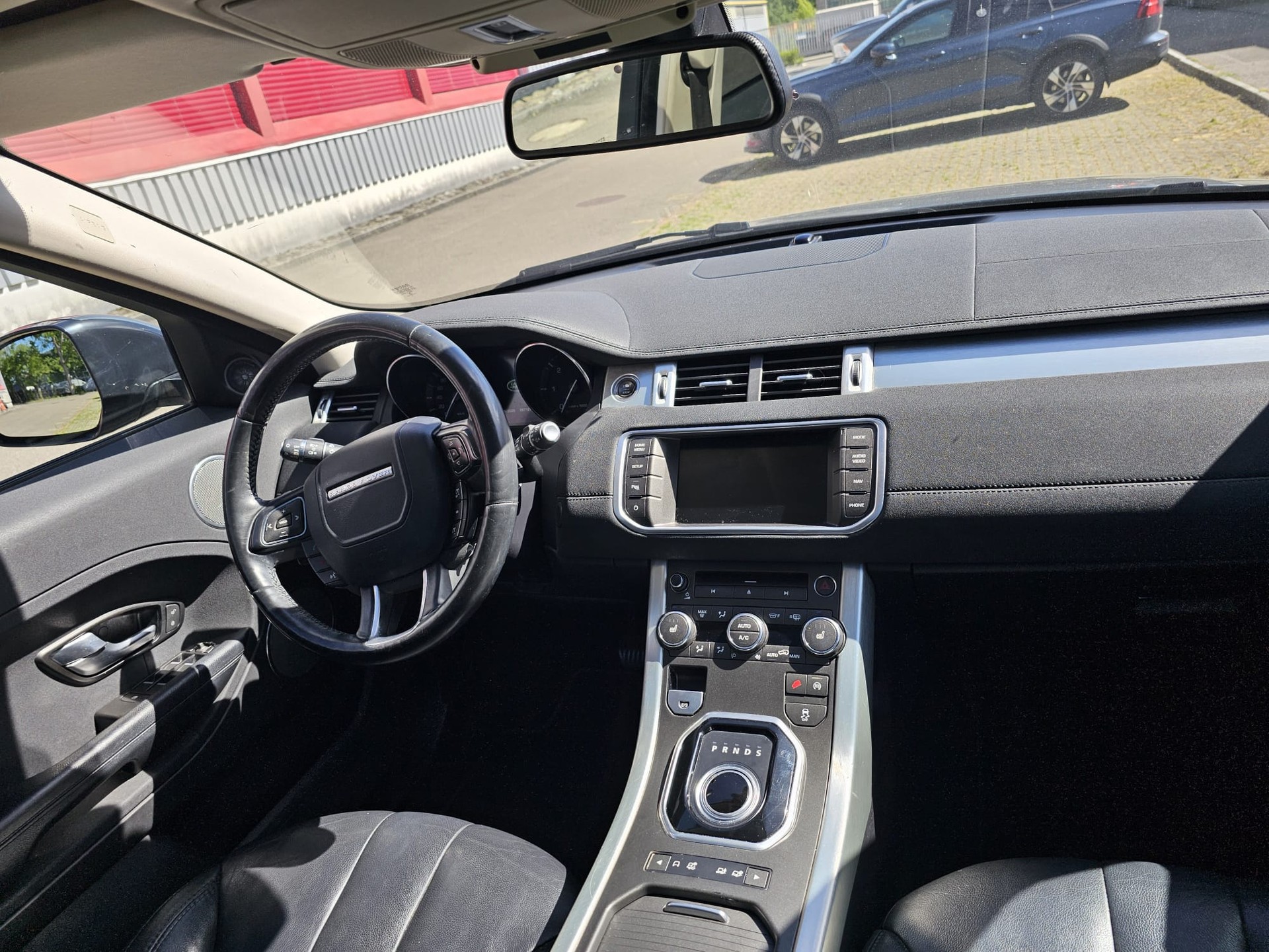 LAND ROVER Range Rover Evoque 2.2 TD4 Pure AT9-image-6