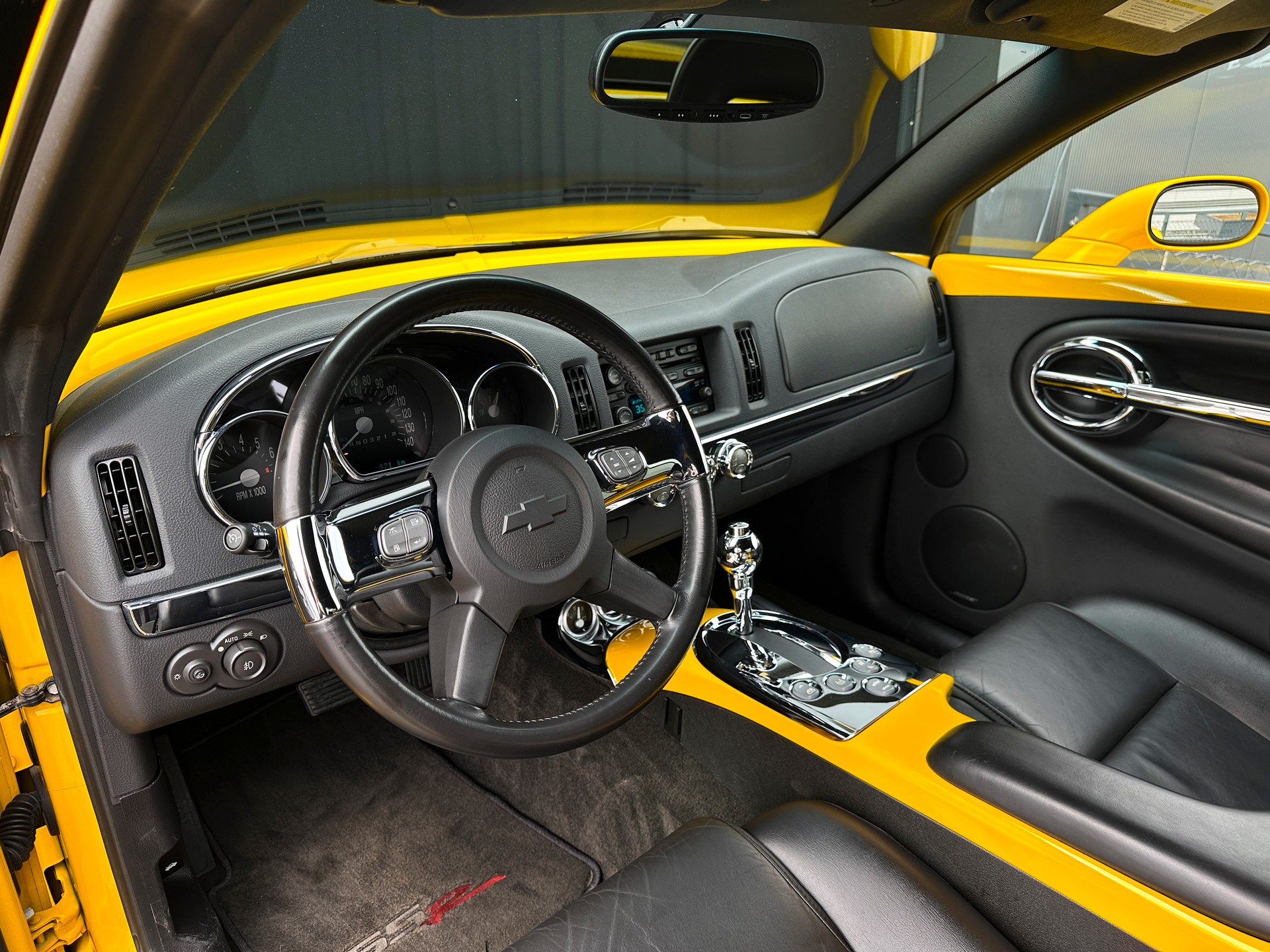 CHEVROLET SSR Roadster V8-image-13