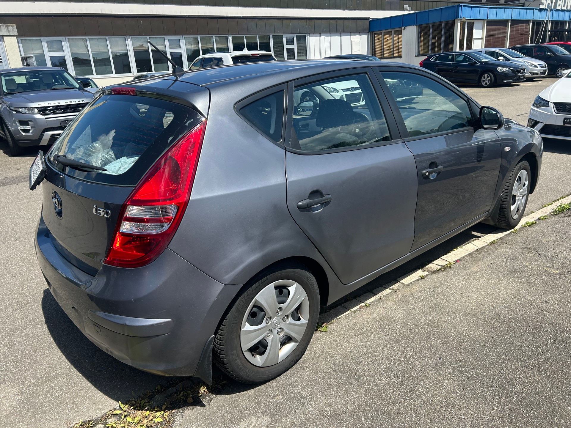 HYUNDAI i30 1.4 Comfort-image-6
